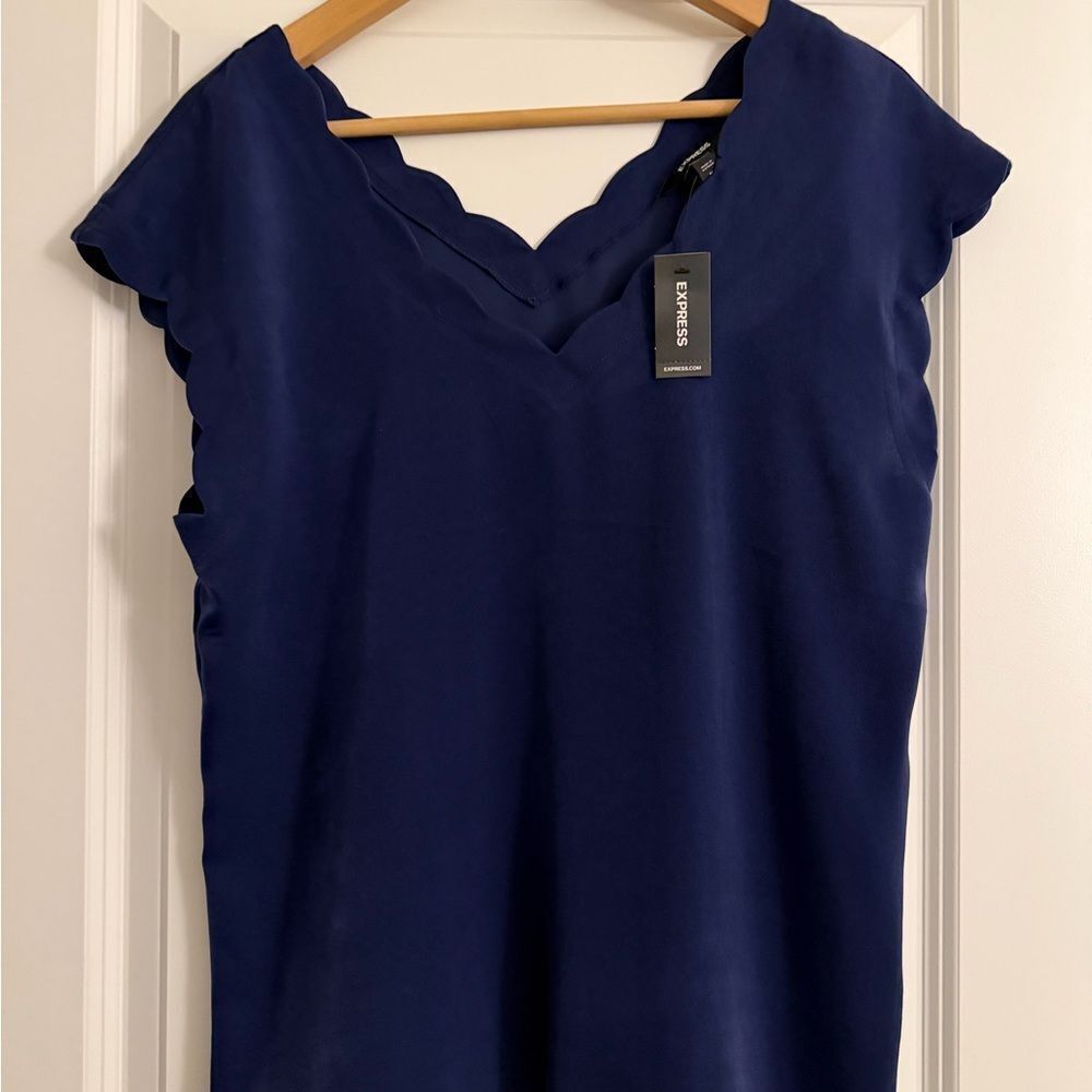 NWT Express Navy Blue Scallop V-Neck Blouse - Picture 2 of 4